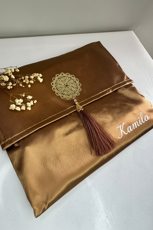 Pochette bronze avec Kamila - vue avec fleurs