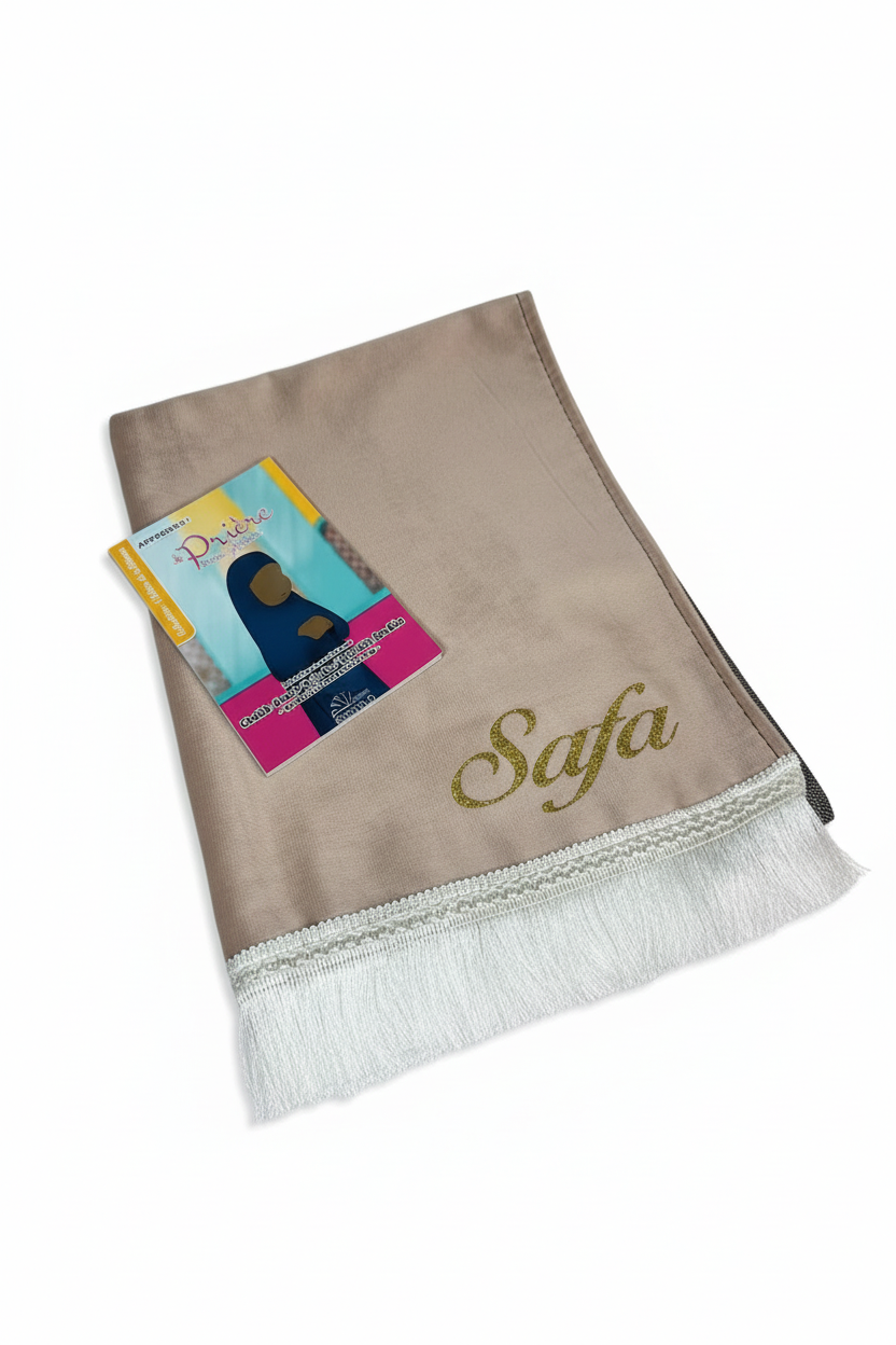 Tapis Safia avec livre sur fond blanc sans fleur
